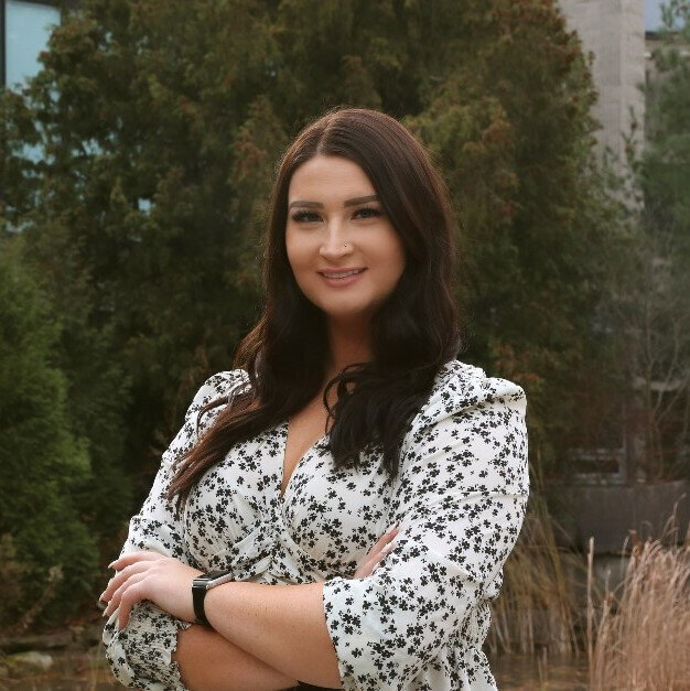 Headshot_2022 (cropped)